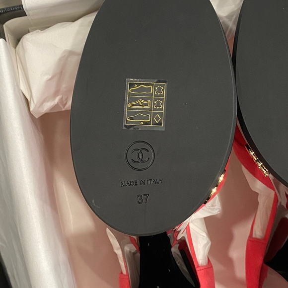 CHANEL Mary Janes Platform Heels, Dark Pink & Black - Retail $1300, NIB - Picture 12 of 13